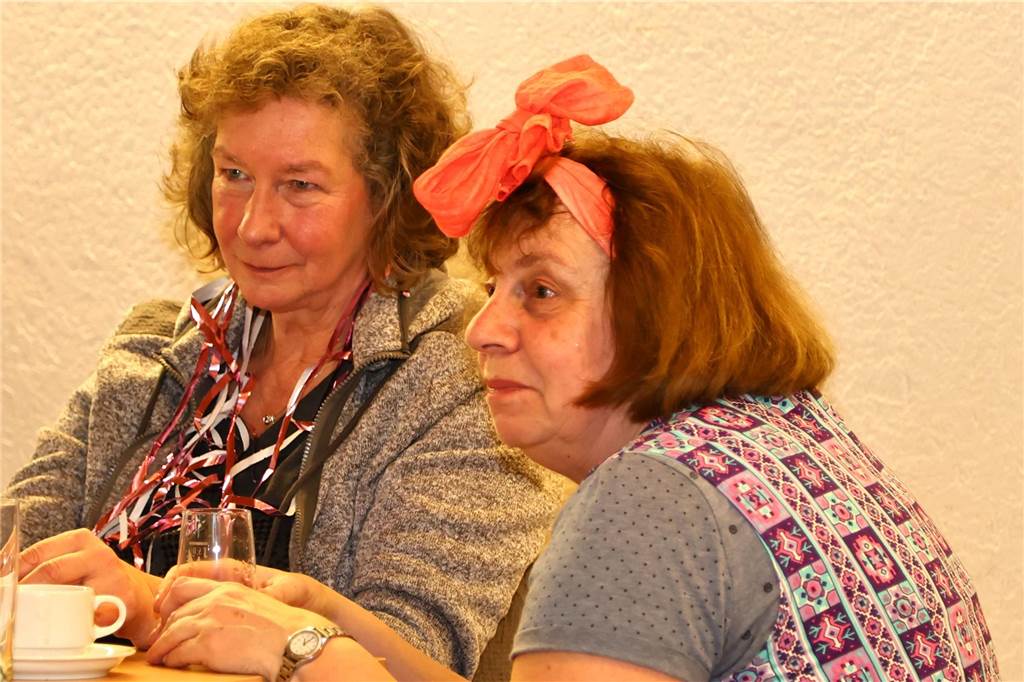 Frauen feiern bei der KFD Hamm-Bossendorf Karneval in Haltern