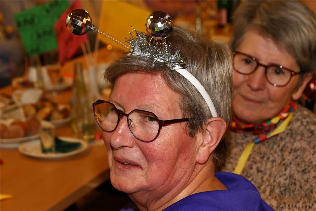 Frauen feiern bei der KFD Hamm-Bossendorf Karneval in Haltern