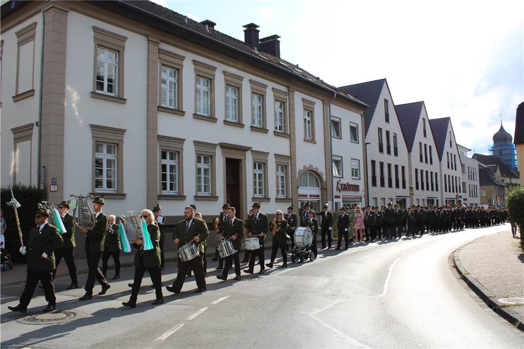 Endlich war wieder Biwak: Regentschafts-Halbzeit wurde zur großen Sause Zu dem Biwak in Bork kamen auch etliche Nachbar-Schützenvereine.