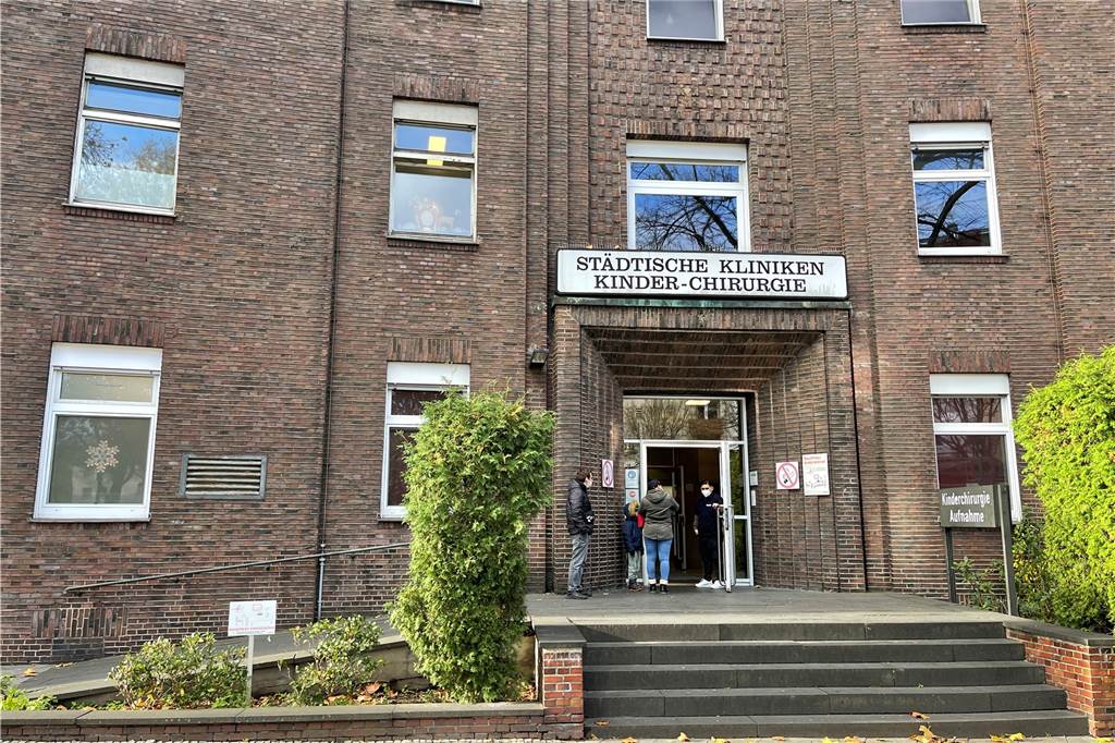 Zu den chronischen Fällen, die in der Kinderklinik in Dortmund behandelt werden, kommen aktuell besonders viele Fälle von Atemwegserkrankungen hinzu. 
