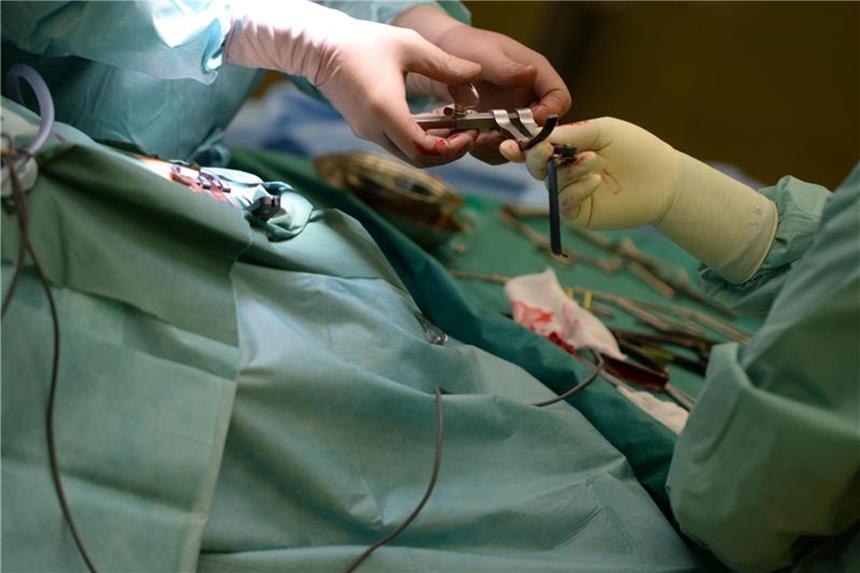 Krankenkassen stellen etwas weniger Behandlungsfehler fest Zu den häufigsten Behandlungsfehlern zählt laut des Medizinischen Dienstes ein im Körper vergessener Tupfer. Foto: Felix Kästle