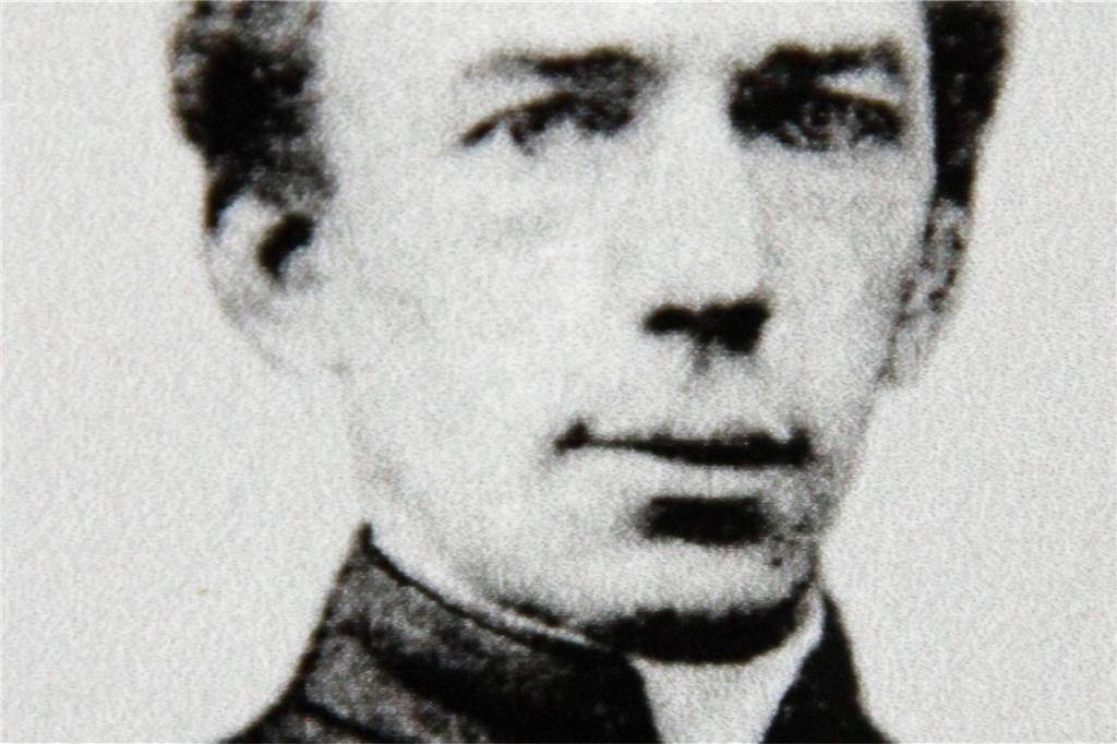 Zu den lokal bekannten Namensgebern für eine Straße zählt Julius Schwieters (1844-1908). Der in Legden geborene Geistliche war Kaplan in Herbern. Bedeutend ist vor allem sein 1886 erschienenes Werk "Geschichtliche Nachrichten über den östlichen Theil des Kreises Lüdinghausen", das noch heute im Bereich der Heimatforschung interessante Erkenntnisse liefert.