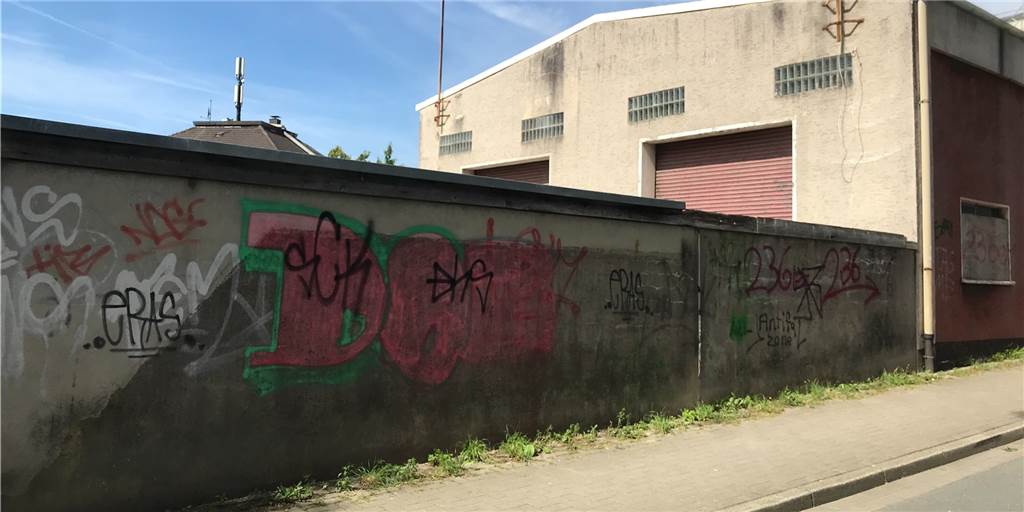 Wohnungen oder Pflegeheim in Ergste? Politiker treffen Entscheidung Zu den noch freien Flächen am Mühlendamm gehört auch das Gelände der ehemaligen Spedition Holzrichter.