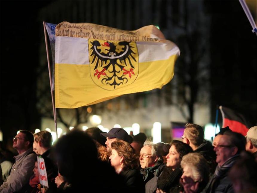 Nach Angriff auf Reporter bei AfD-Demo: DJV fordert mehr Schutz Zu der Demonstration waren rund 600 Teilnehmer gekommen. Foto: Peter Gercke