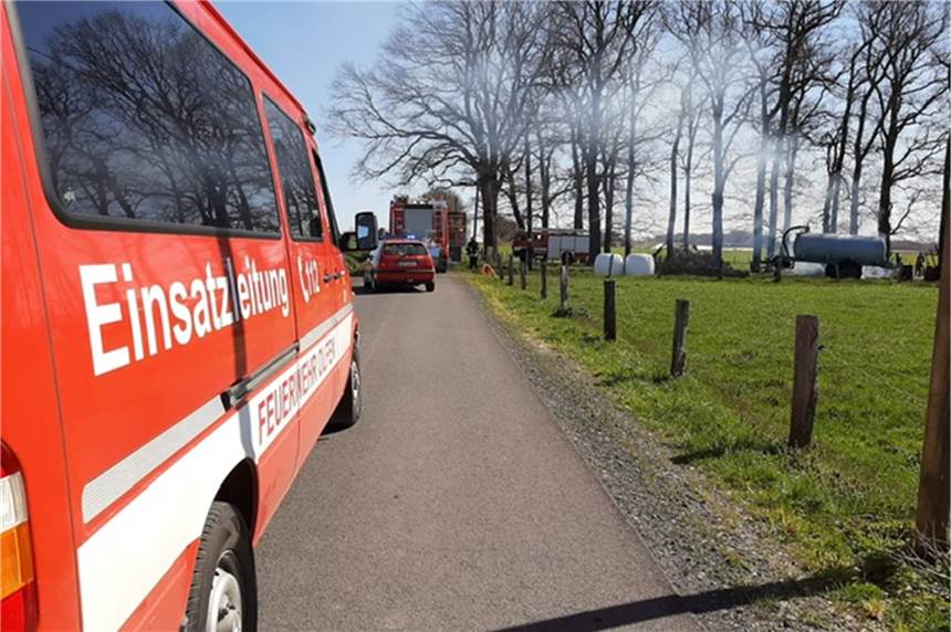 Feuerwehr Olfen alarmiert - aber Einsatz ist dann doch nicht notwendig Zu einem "brennenden Heuanhänger" rückte die Feuerwehr Olfen am Samstag (4. April) aus. Vor Ort stellte sich heraus, dass es sich um ein Nutzfeuer handelte - und der Anhänger in sicherer Entfernung stand.