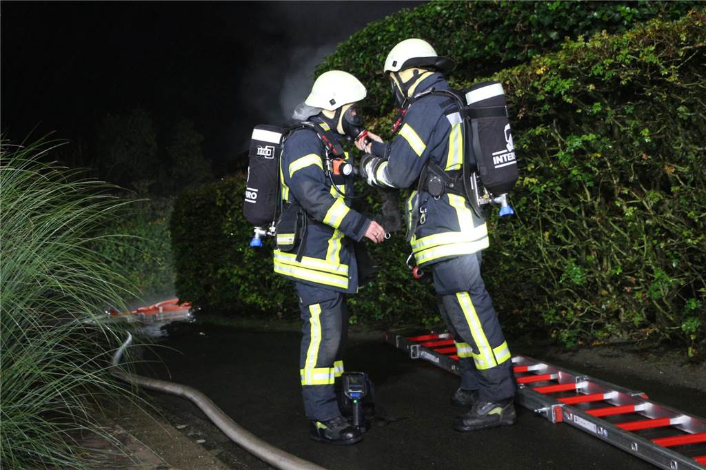 Zu einem Fahrzeugbrand rückte am Mittwochmorgen die Stadtlohner Feuerwehr aus.