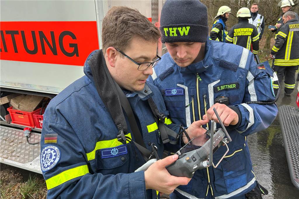 Zu einem Großeinsatz von Feuerwehr, THW und DRK ist es am Wochenende im Liesner Wald in der Stadtlohner Bauerschaft Almsick gekommen.