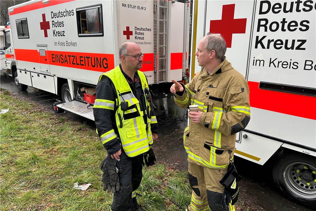 Zu einem Großeinsatz von Feuerwehr, THW und DRK ist es am Wochenende im Liesner Wald in der Stadtlohner Bauerschaft Almsick gekommen.