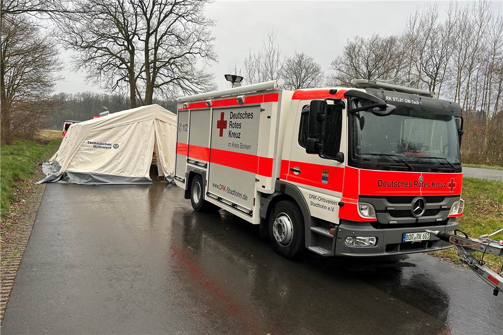 Zu einem Großeinsatz von Feuerwehr, THW und DRK ist es am Wochenende im Liesner Wald in der Stadtlohner Bauerschaft Almsick gekommen.