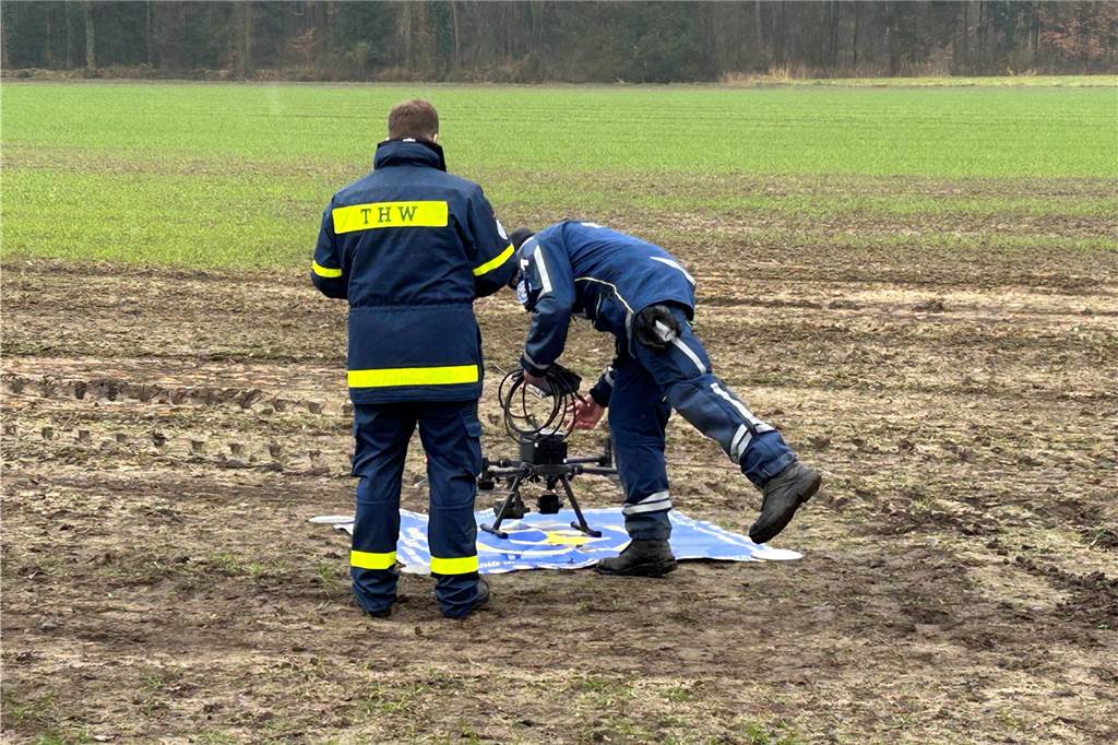 Zu einem Großeinsatz von Feuerwehr, THW und DRK ist es am Wochenende im Liesner Wald in der Stadtlohner Bauerschaft Almsick gekommen.