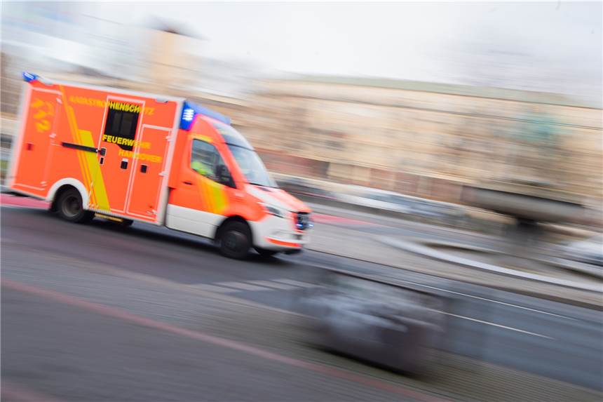 Rettungswagen kollidiert nachts in Heek mit einem PKW: vier Verletzte Zu einem Unfall mit einem Rettungswagen (Symbolbild) ist es in Heek gekommen.
