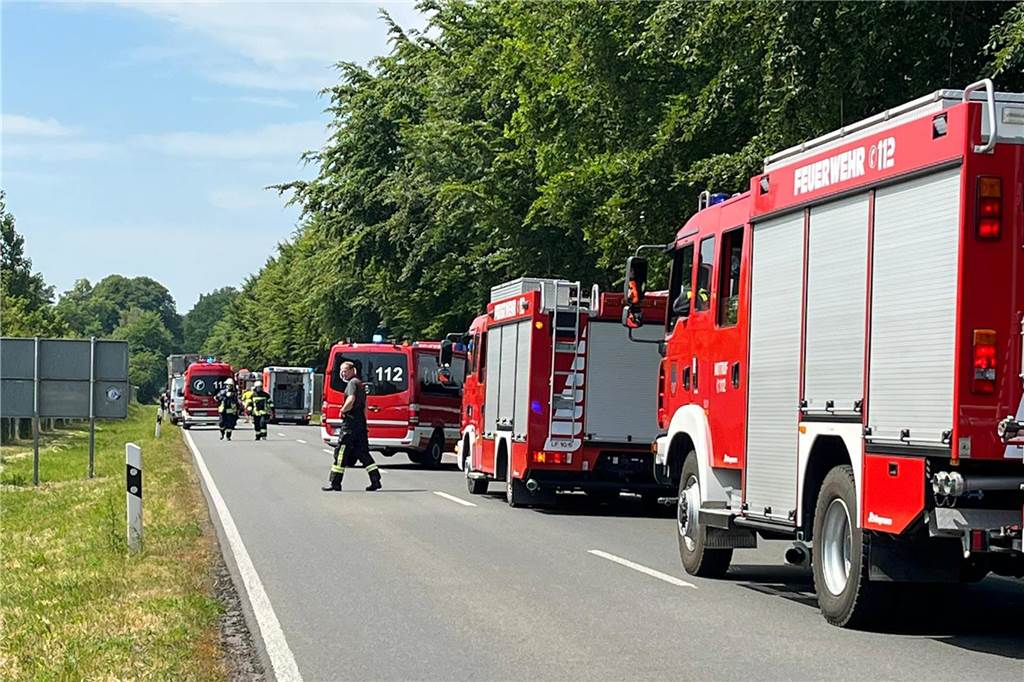 Unfall auf der B474: Eine Person im Auto eingeklemmt Feuerwehreinsatz auf der B474