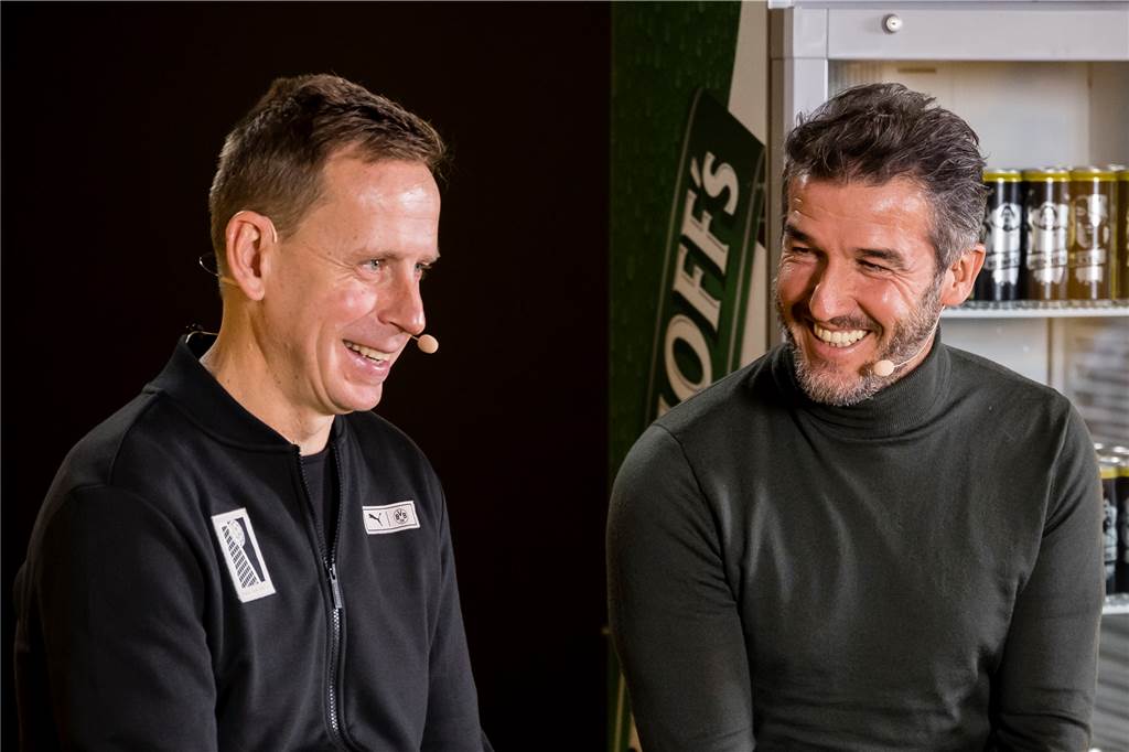 Jörg Heinrich und Karl-Heinz Riedle im Gespräch.