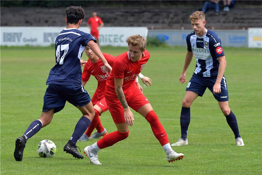 Aus Westfalenpokal ausgeschieden: Lüner SV erlebt Wochenende zum Vergessen Zu häufig an diesem Wochenende zweiter Sieger: der Lüner SV, hier mit Linksverteidiger Sascha Ernst.
