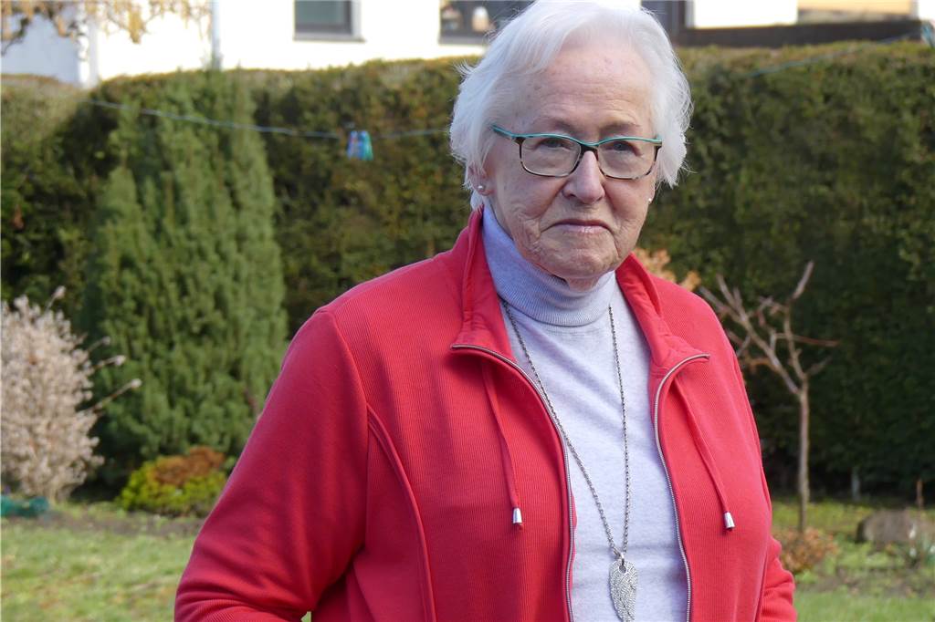 Irmgard Fulfs erkrankte an Covid-19: „Plötzlich bin ich umgefallen“ Zu Hause in ihrem Garten in Westhofen ist Irmgard Fulfs glücklich. Jetzt hofft sie auf wärmeres Wetter.