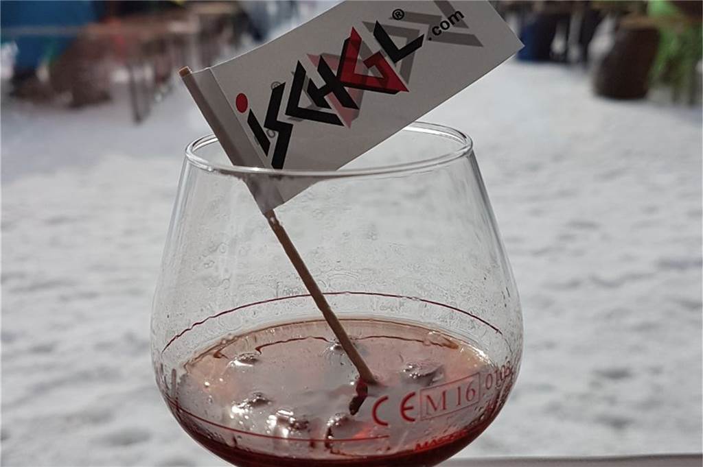 Coronavirus: Von der Skipiste in die häusliche Quarantäne – ein Castrop-Rauxeler erzählt Zu Ischgl gehört auch Après Ski. Wie gut aber sind die Gläser gespült, wenn es voll ist? Es könnte sein, dass sich das Virus so übertragen hat.