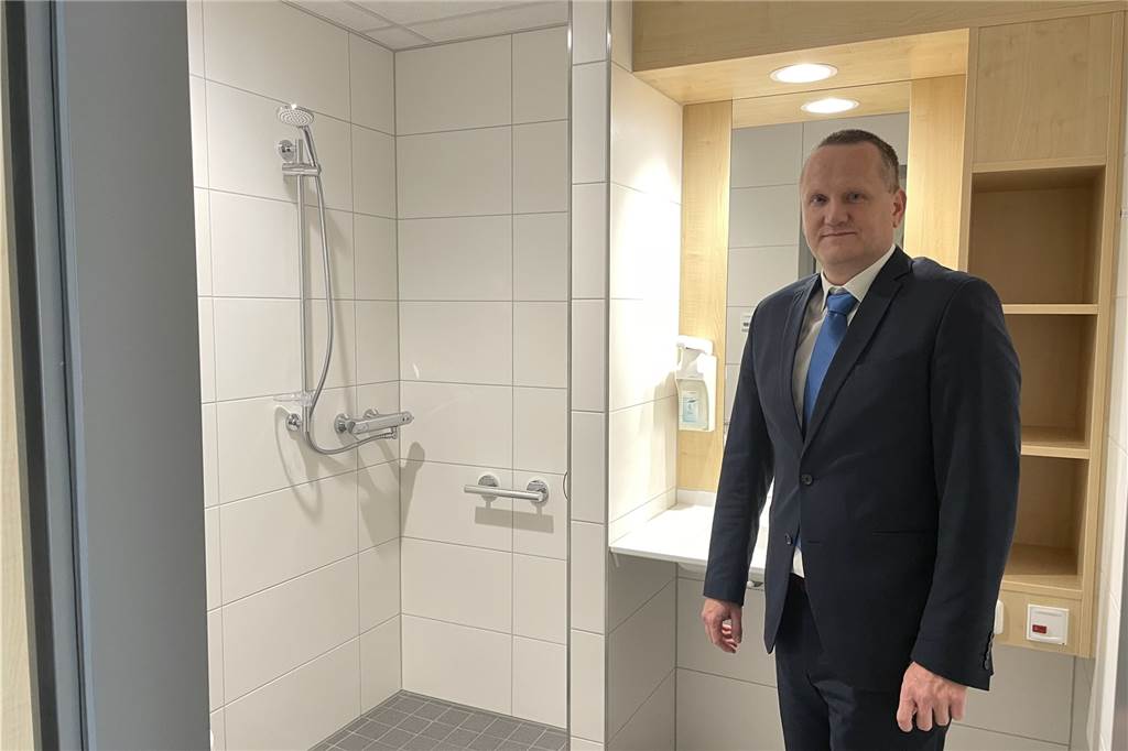 Exklusiv: Pflegedienstdirektor führt durch Dortmunder Krankenhaus-Neubau Zu jedem Patientenzimmer gehört ein Bad mit Dusche.