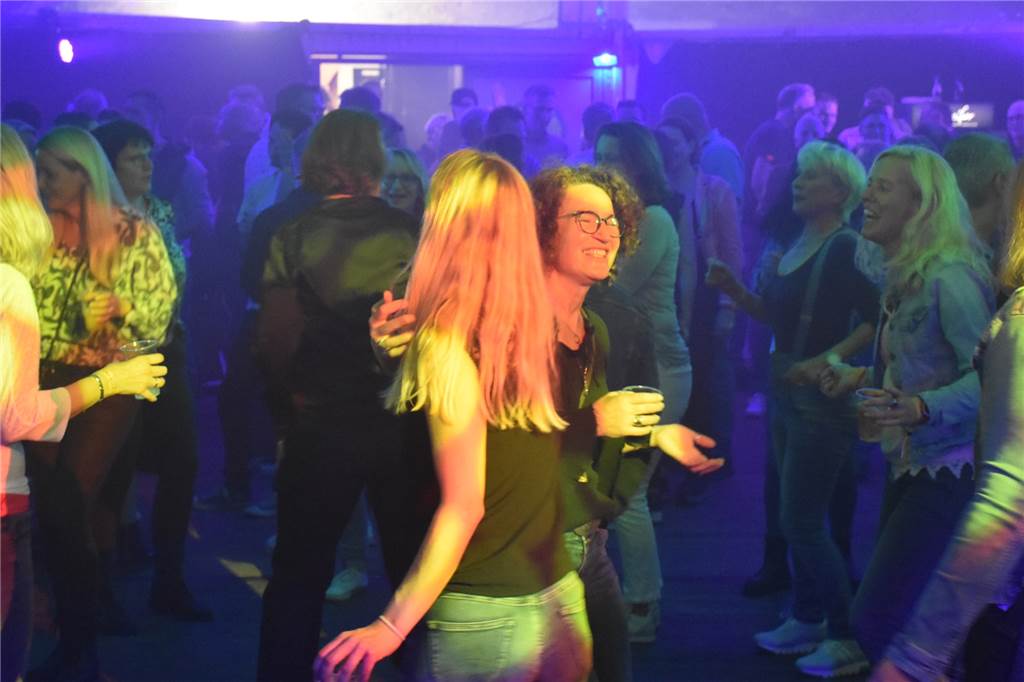 Zu Livemusik und DJ wurde in den zwei Zelten im Losbergpark bis in die frühen Morgenstunden gefeiert und getanzt.