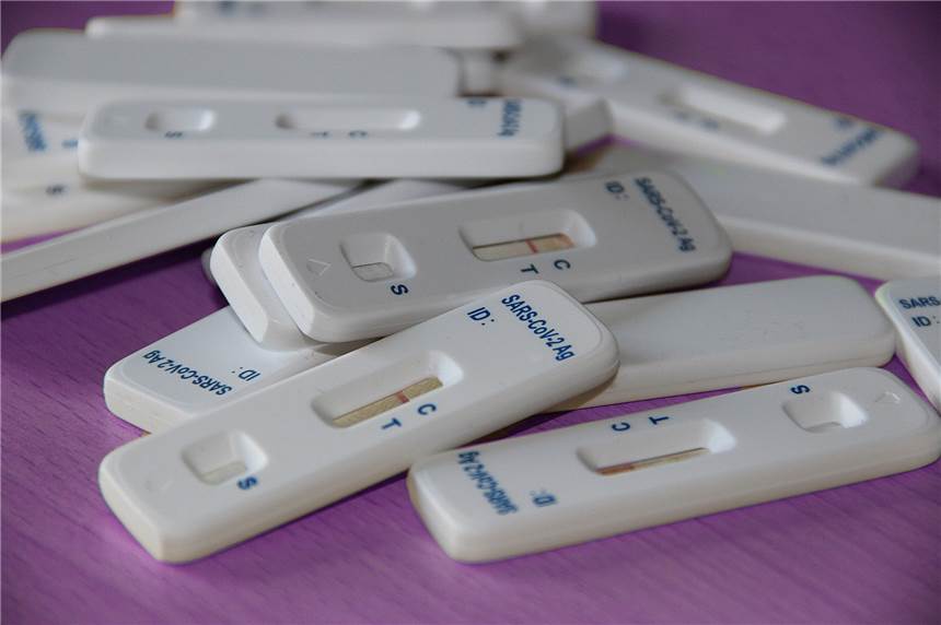 Corona: Erstmals Omikron und ein weiterer Todesfall in Werne Zu Montag (20. Dezember) gibt es in Werne 17 neue Coronafälle, darunter erstmals die Omikron-Variante. Ein Mann aus Werne ist an den Folgen seiner Infektion gestorben.
