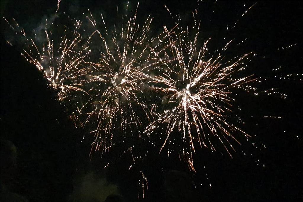 ein Feuerwerk am Himmel