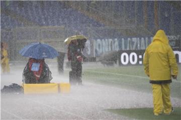 Zu viel Regen: Das Spiel Lazio Rom gegen Udinese Calcio musste abgesagt werden. Foto: Claudio Peri