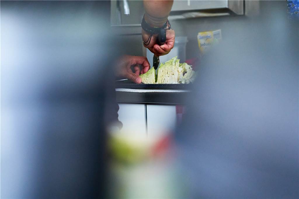 Malou Cruz kocht philippinische Gerichte – aber nicht so wie im Original Zu vielen Gerichten bereitet Malou eine frische Salatbeilage.