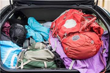 Zu voll beladen? Wie schwer das Auto maximal sein darf, kann man mit Hilfe der Angaben im Fahrzeugschein herausfinden. Foto: Sebastian Gollnow
