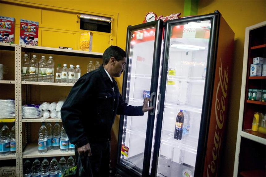 Coca-Cola stoppt Produktion in Venezuela Zuckerhaltige Getränke sind in Venezuela schwer zu bekommen. Nun kann Coca-Cola erstmal keine klassische Coke mehr herstellen.