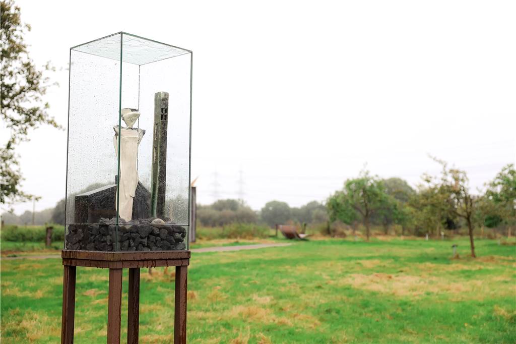 RuhrKulturGarten bei Bauer Dalhaus nach Renovierung wiedereröffnet Zudem gibt es einige Kunstinstallationen.