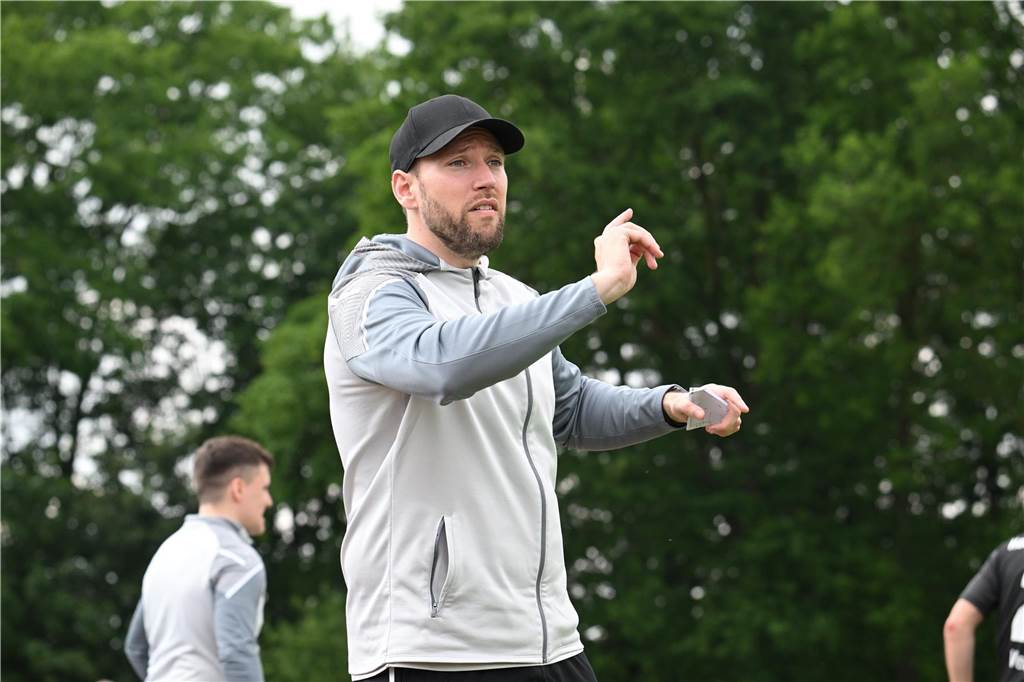 TuS macht seine Hausaufgaben: Freier Tag für Halterner nach überlebenswichtigem 1:0-Sieg Zufrieden mit der Leistung seiner Mannschaft: TuS-Trainer Alexander Zerche.