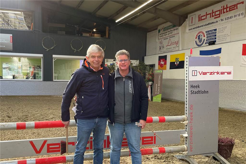Die Ponyspringelite maß sich am Wochenende: vier Tage Ponymeeting Zufriedene Gesichter: der Vorsitzenden des gastgebenden Vereins Charly Meiss freute sich über die vielen Besucher an allen Turniertagen. Die Parcourschefin Melanie Pierzina baute mit ihrem Team anspruchsvolle aber faire Parcours.