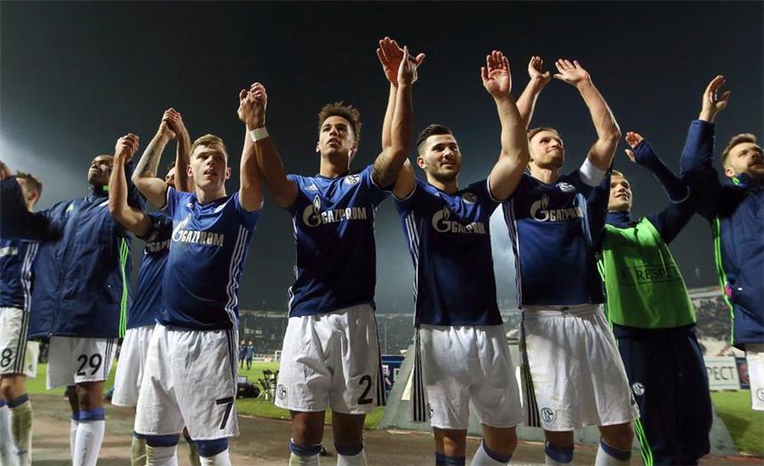 Schalke kann nach 3:0 fürs Achtelfinale planen Zufriedene Schalke-Spieler nach dem souveränen 3:0-Sieg in Saloniki.
