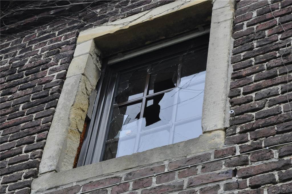 Noch kein tragfähiges Konzept für das alte Haus Füchteln Zugewuchert, ungepflegt und ziemlich verwahrlost: das Haus Füchteln in Olfen.