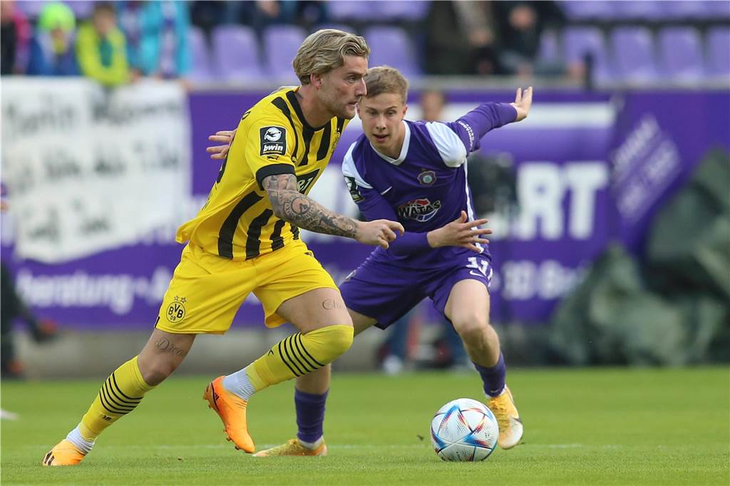 Die Kaderplanung der BVB-U23 läuft auf Hochtouren: Coulibaly und Papadopoulos auf der Kippe Ole Pohlmann bestreitet einen Zweikampf.