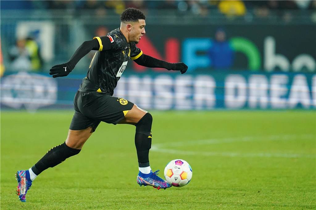 Großer BVB-Umbruch im Sommer steht bevor: Acht Verträge laufen aus - viel Arbeit für Kehl Jadon Sancho führt den Ball.