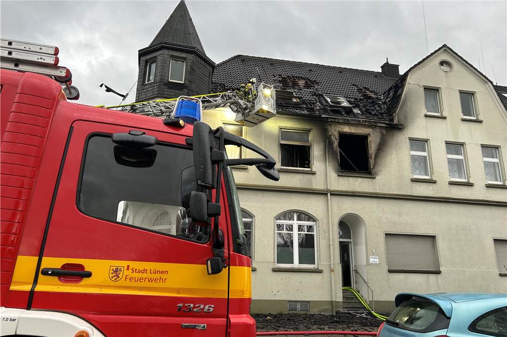Feuerwehr leistet über 15.000 Überstunden: Viele werden ausbezahlt Großeinsatz der Feuerwehr in Niederaden