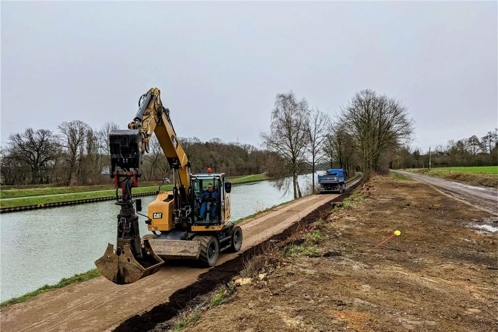 Baustelle für neue Kanalbrücke in Östrich wird nun eingerichtet Brückenarbeiten