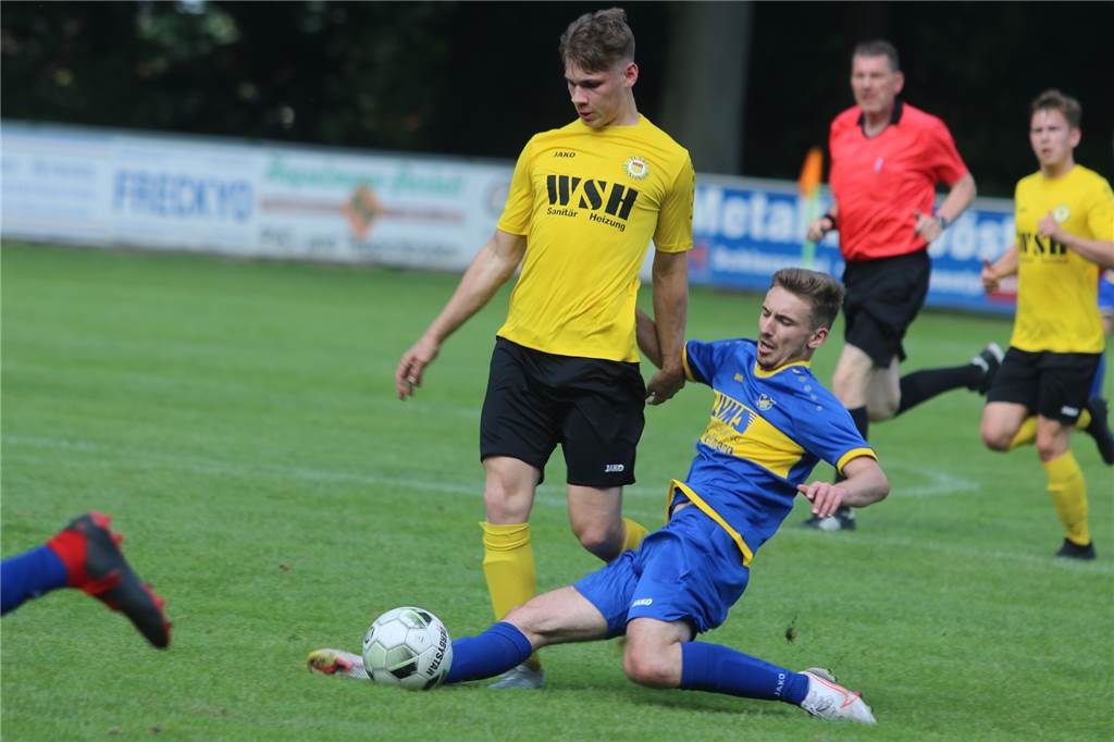 GS Cappenberg verstärkt sich prominent: Neuzugang kommt aus der Landesliga vom SV Herbern Joshua Harhoff grätscht einen Ball weg.