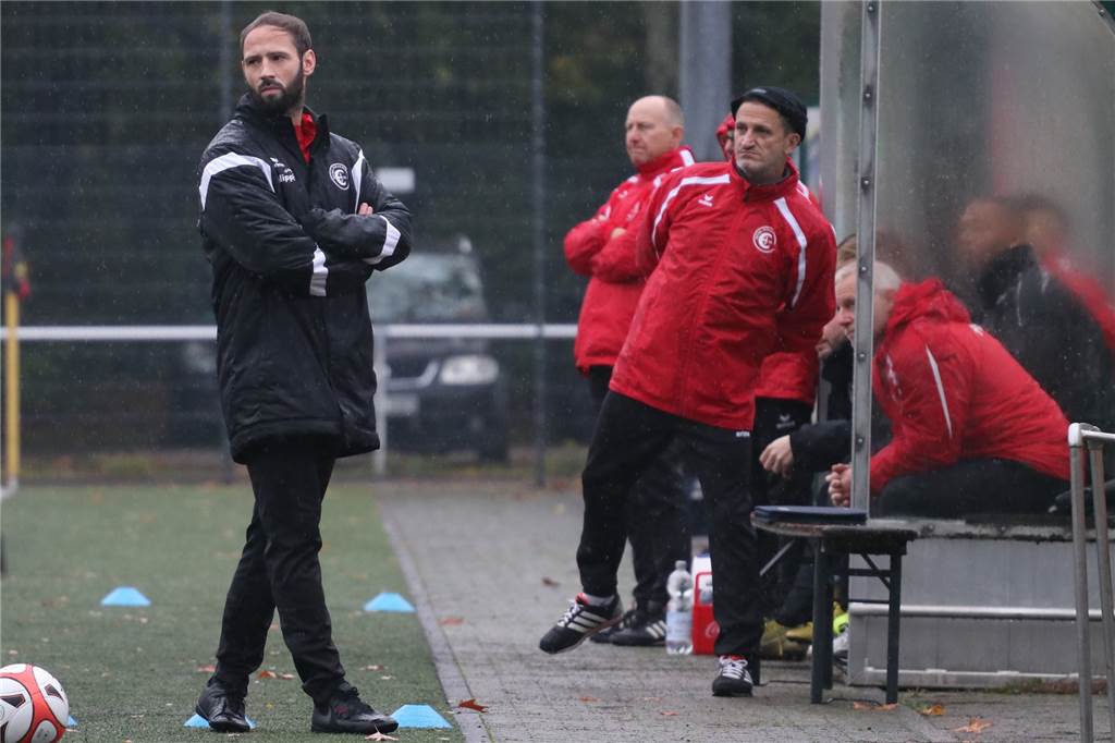 BV Brambauer greift zur Notlösung: Stammtorwart taucht plötzlich als Feldspieler auf Zuletzt stand David Sawatzki (l.) bei der Spvgg. Erkenschwick als Trainer an der Seitenlinie. Seit vergangener Woche coacht er nun den BV Brambauer.
