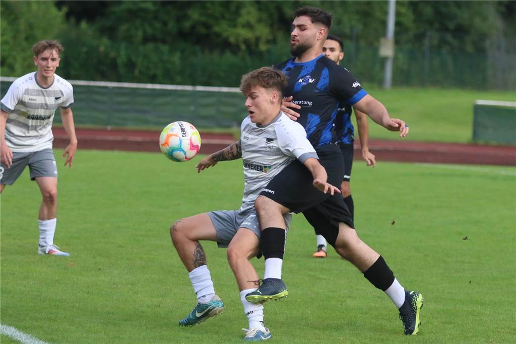 Neuzugang beim FC Nordkirchen lässt aufhorchen: Ex-Herberner trotzdem nicht ganz zufrieden Jaime Borm vom FC Nordkirchen im Zweikampf mit einem Gegenspieler.