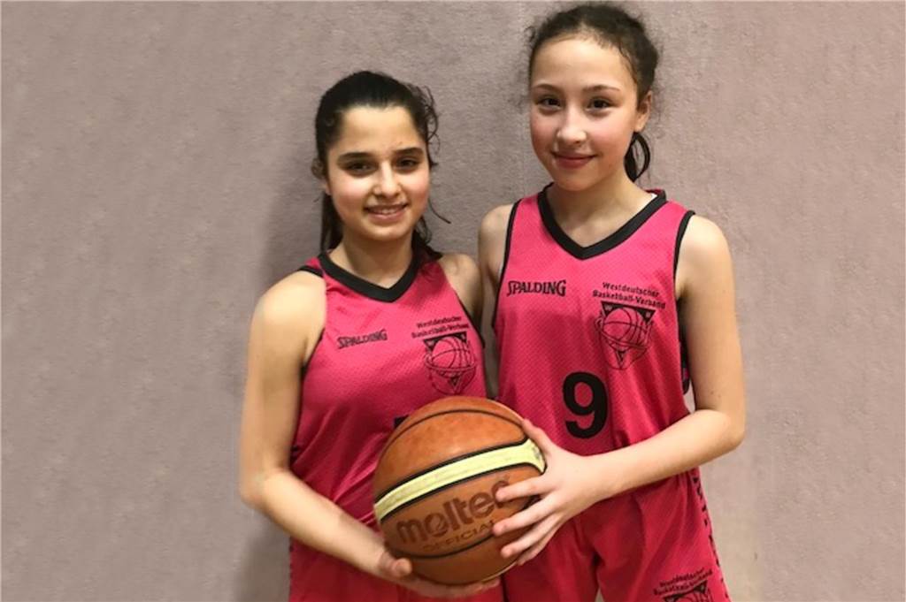 Basketball-Nachwuchsspielerin des TVE Barop: Mein Traum ist die Nationalmannschaft Zulikhan Chahin (l.) und Allie Neumann vertraten den Westdeutschen Basketballverband beim Turnier in Braunschweig.