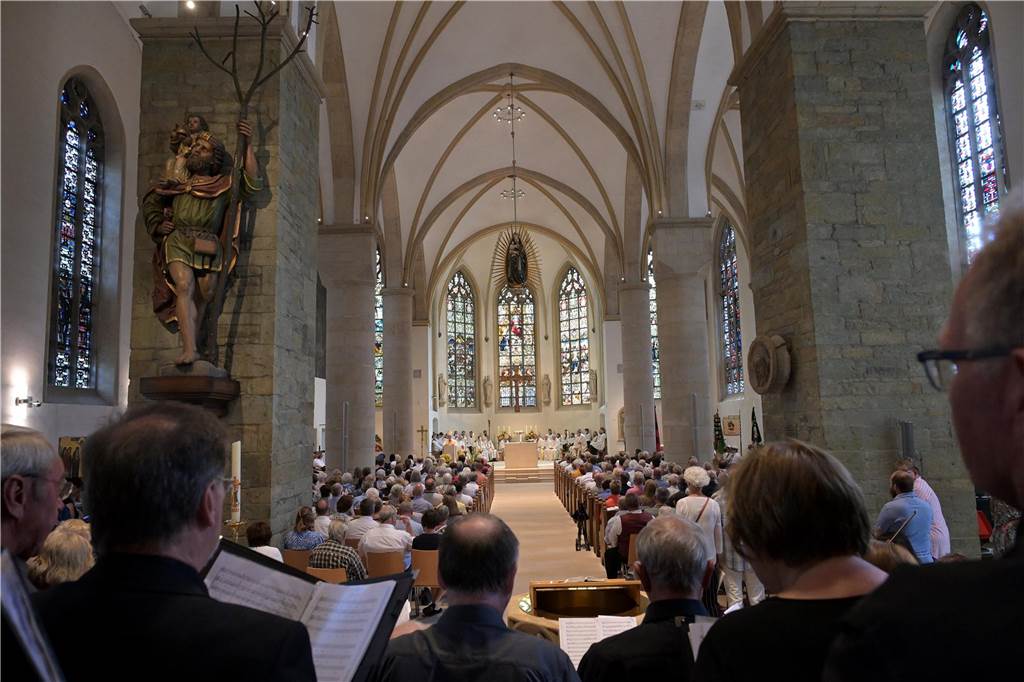 Stadtprozession geht zum 400. Mal durch Werne Zum 400. Mal jährte sich am Sonntag die Stadtprozession in Werne. Sogar ein Papst-Gesandter war dabei. Der Kirchplatz war gut besucht.