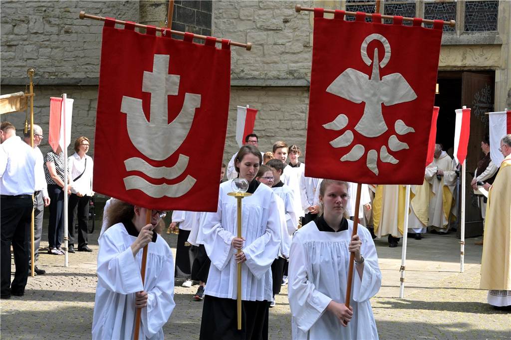 Stadtprozession geht zum 400. Mal durch Werne Zum 400. Mal jährte sich am Sonntag die Stadtprozession in Werne. Sogar ein Papst-Gesandter war dabei. Der Kirchplatz war gut besucht.
