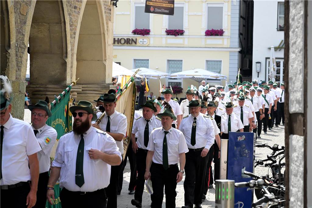 Stadtprozession geht zum 400. Mal durch Werne Zum 400. Mal jährte sich am Sonntag die Stadtprozession in Werne. Sogar ein Papst-Gesandter war dabei. Der Kirchplatz war gut besucht.