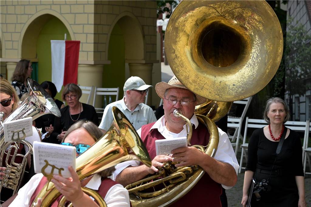 Stadtprozession geht zum 400. Mal durch Werne Zum 400. Mal jährte sich am Sonntag die Stadtprozession in Werne. Sogar ein Papst-Gesandter war dabei. Der Kirchplatz war gut besucht.