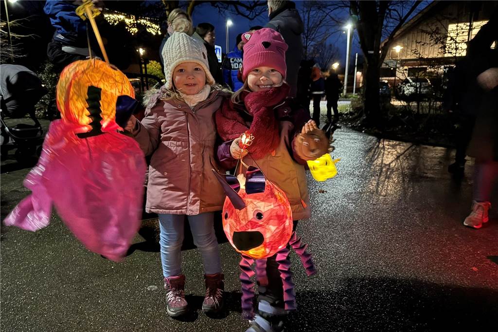 Zum 75. Mal zogen Kinder und Erwachsene mit Nikolaus und Knecht Ruprecht durch Erle.