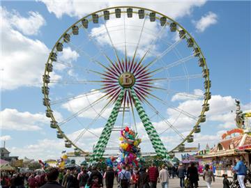 Zum 78. Frühlingsfest auf dem Cannstatter Wasen erwarten 250 Schausteller, Wirte und Marktkaufleute rund 1,5 Millionen Besucher. Foto: Michael Latz