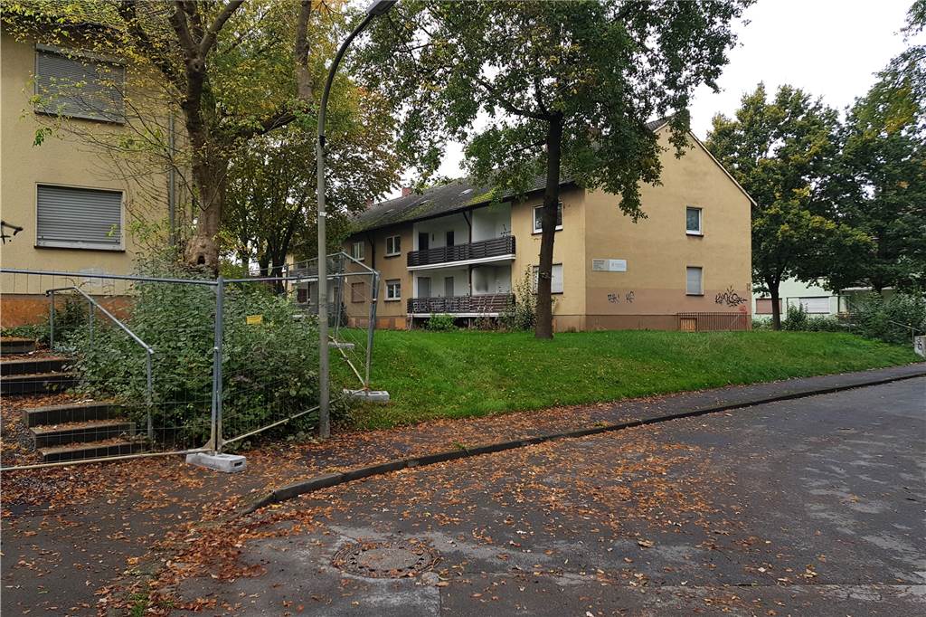 Baustelle: Abriss von Bergbau-Siedlung soll sich wochenlang ziehen Zum Abriss werden die betroffenen Häuser der Reihe nach vorbereitet.