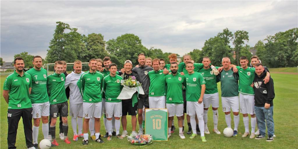 Kim Welter beendet mit 43 seine Karriere - doch sein Rekord im Dorstener Fußball bleibt bestehen Verabschiedung von Kim Welter beim BVH Dorsten