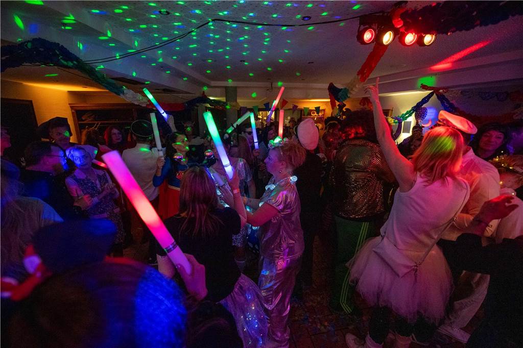 Zum Abschluss des Rosenmontags in Haltern am See (3.3.2025) fand im Kolpingtreff eine große Karnevalsparty mit dem DJ-Trio Marnedö statt.